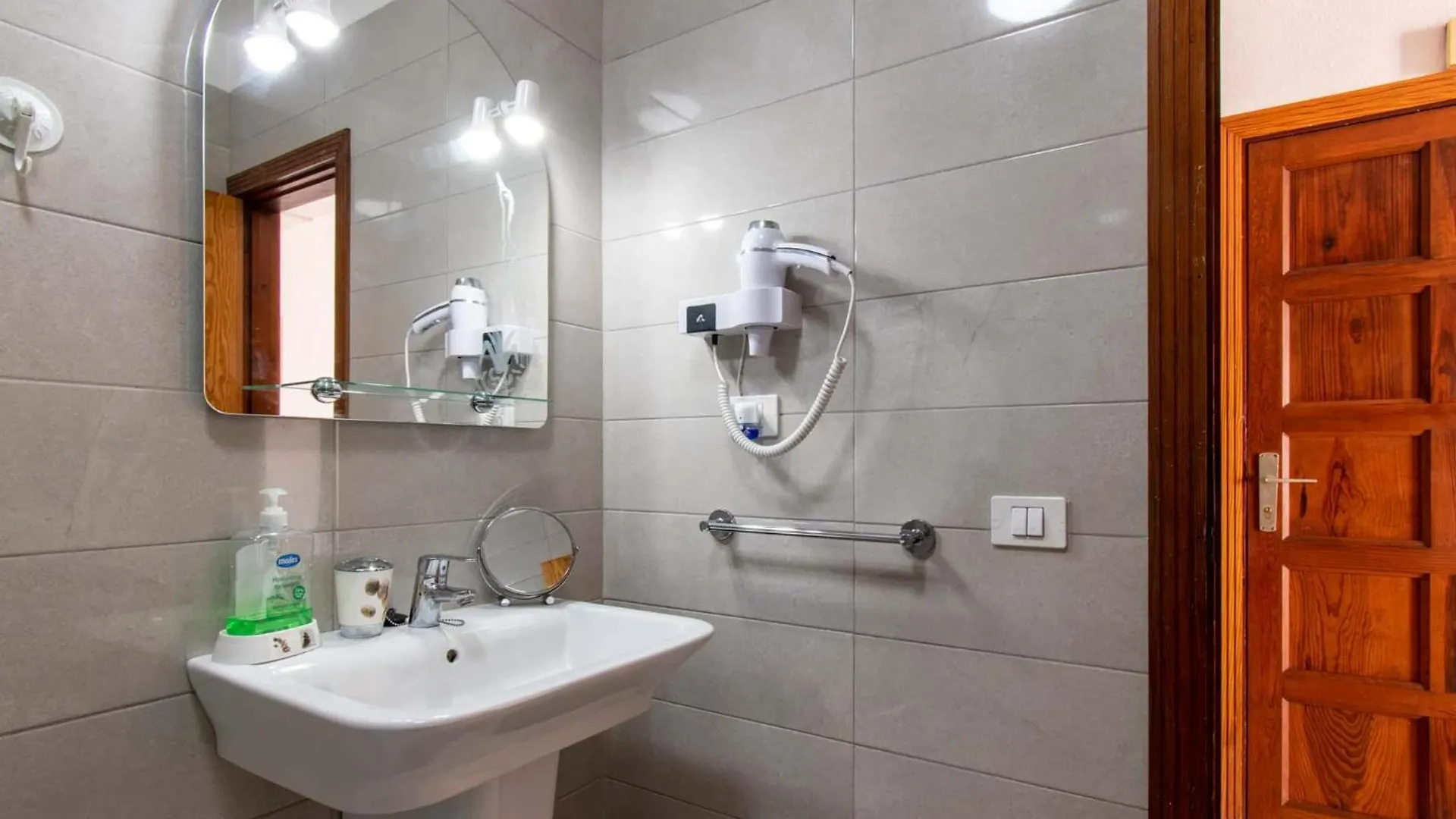 公寓 Las Floritas 24 - One Bed With Pool View 阿罗纳