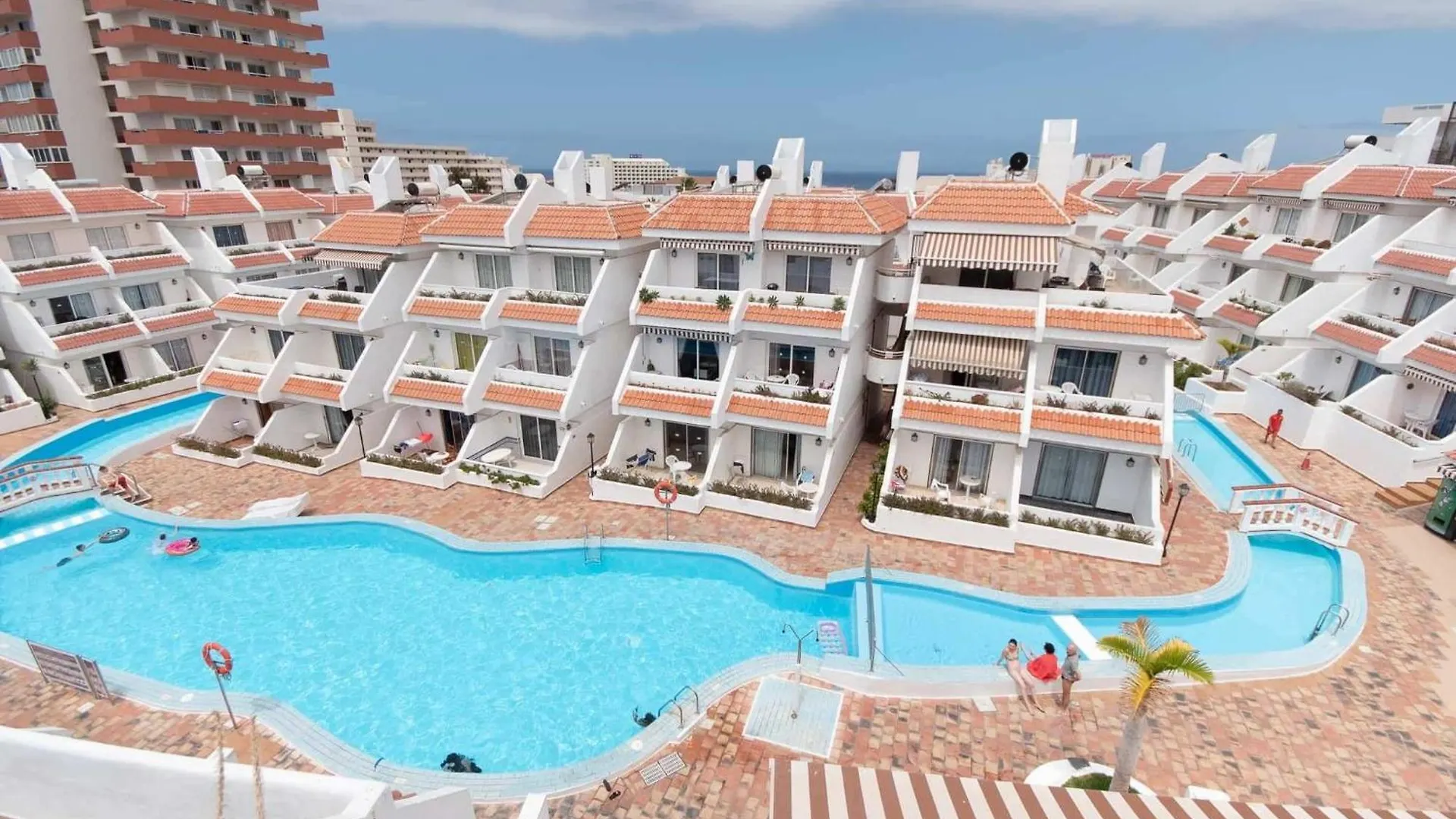 Las Floritas 24 - One Bed With Pool View 아로나 아파트
