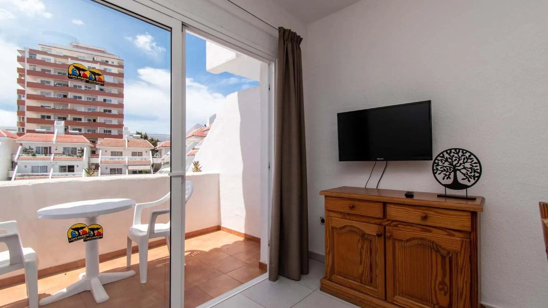 Las Floritas 24 - One Bed With Pool View 아로나