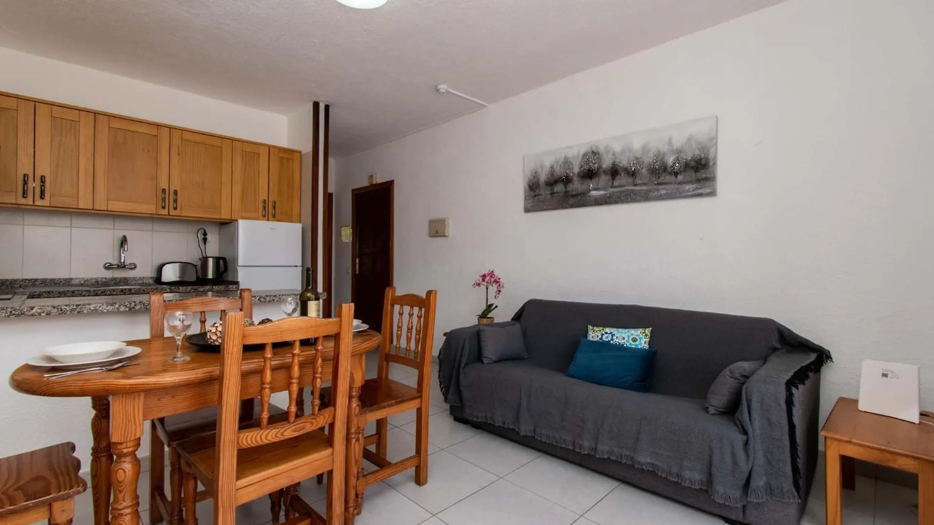 아파트 Las Floritas 24 - One Bed With Pool View 아로나
