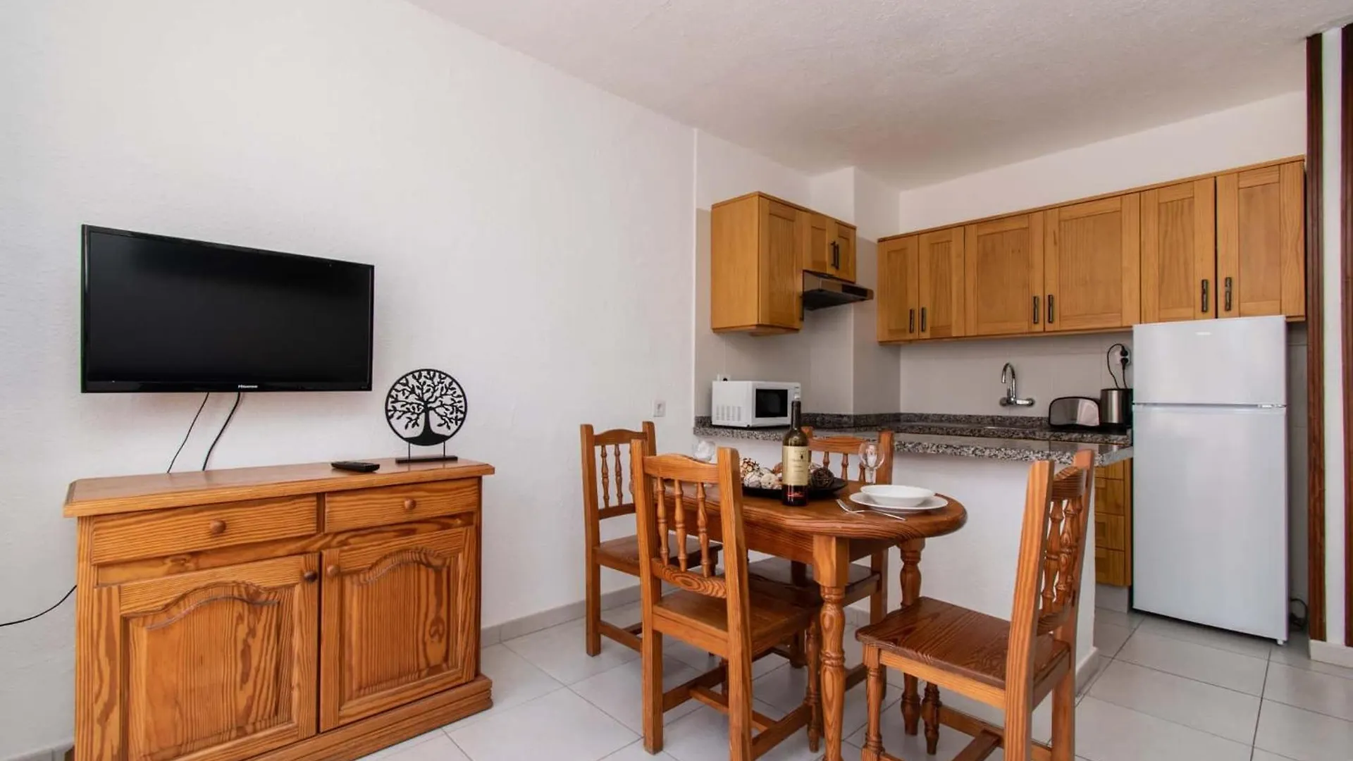 Las Floritas 24 - One Bed With Pool View 아로나 0*,