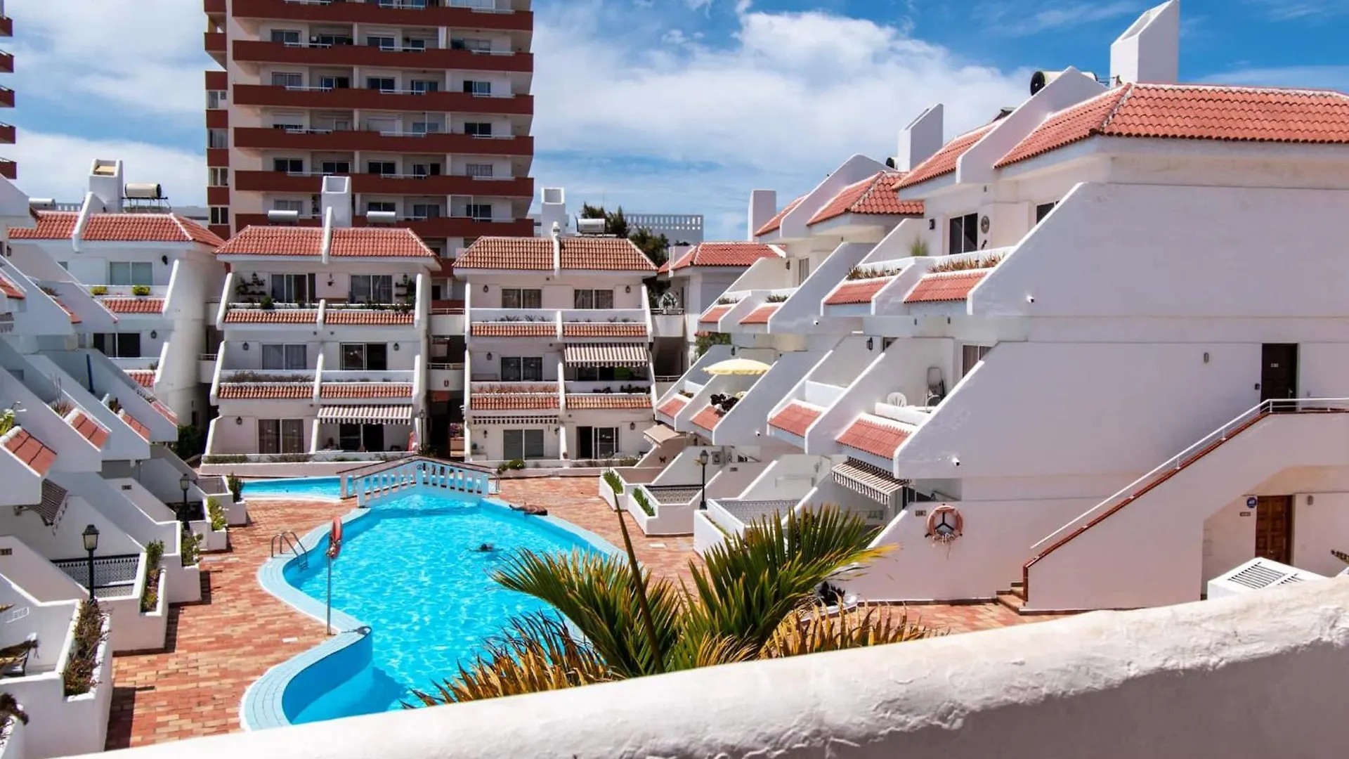 Las Floritas 24 - One Bed With Pool View 아로나 아파트