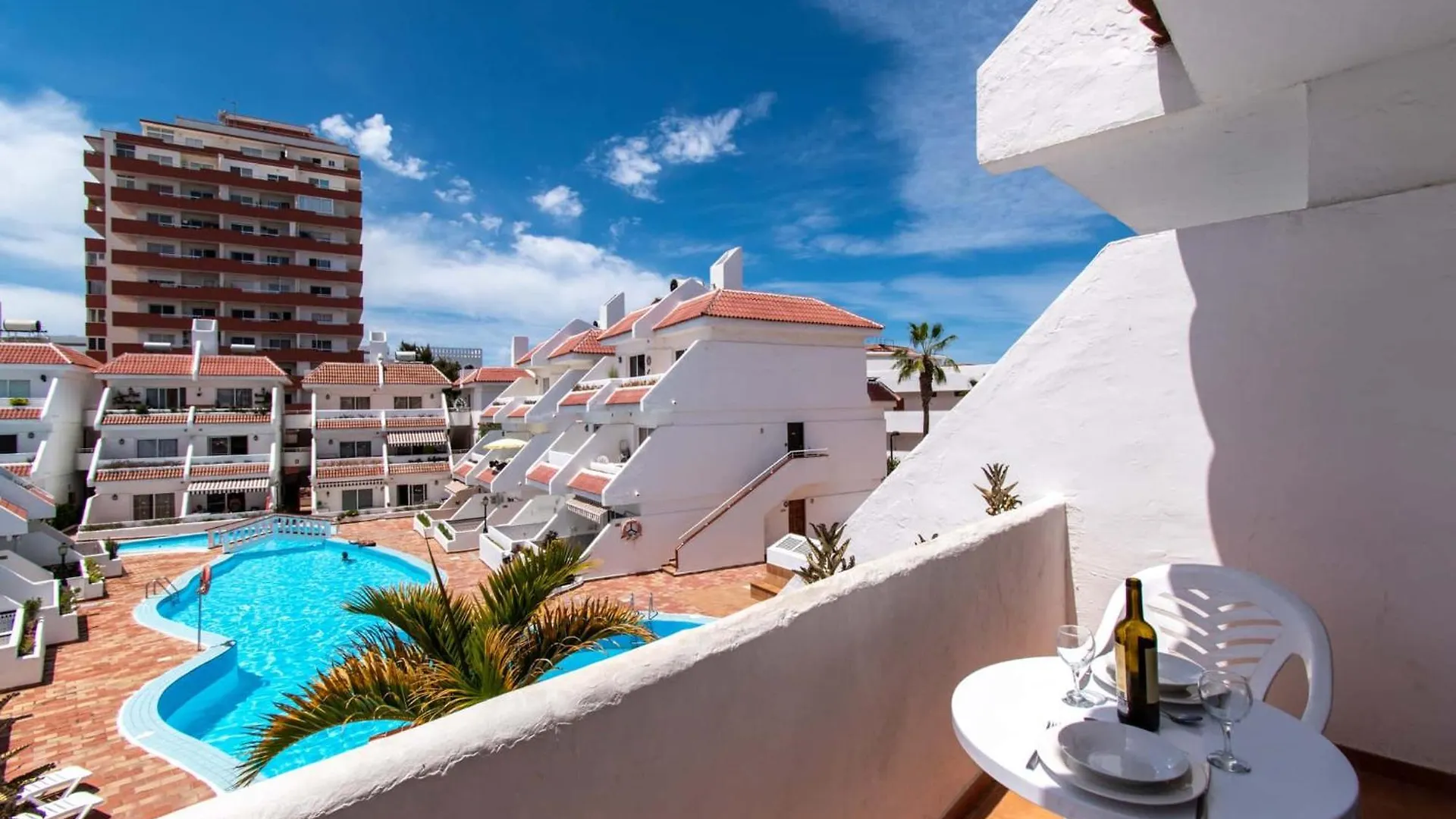 Las Floritas 24 - One Bed With Pool View 아로나